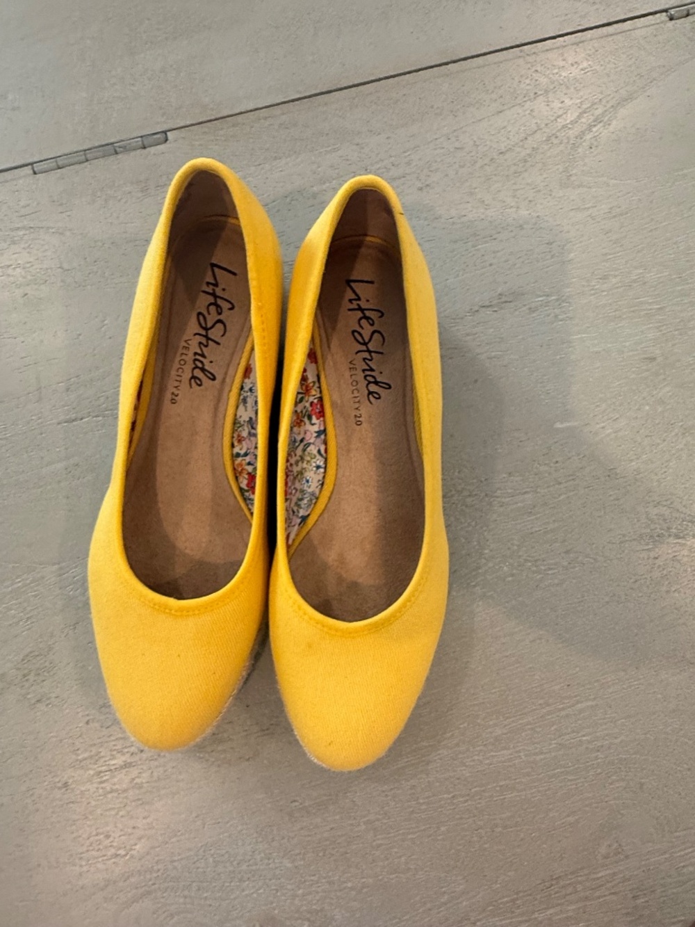 Life Stride Velocity 2.0 Yellow Shoes; Sz: 6.5M - Picture 2 of 8